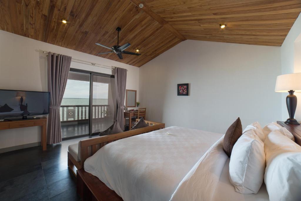 Lagoon View Deluxe with Free Afternoon Cocktail