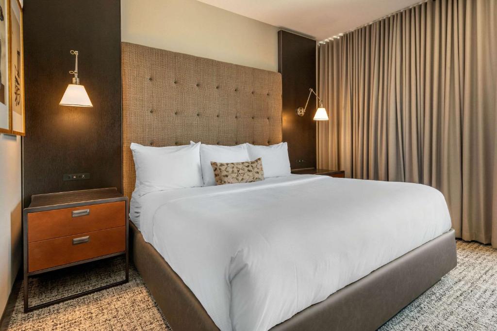 Cambria Hotel Houston Downtown Convention Center photo