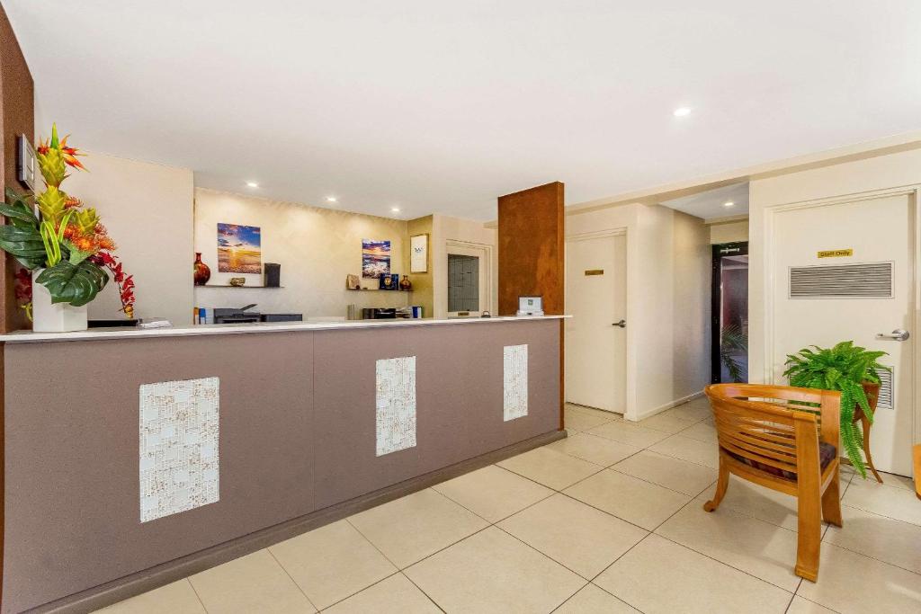 Kuchyň nebo kuchyňský kout v ubytování Quality Hotel Darwin Airport