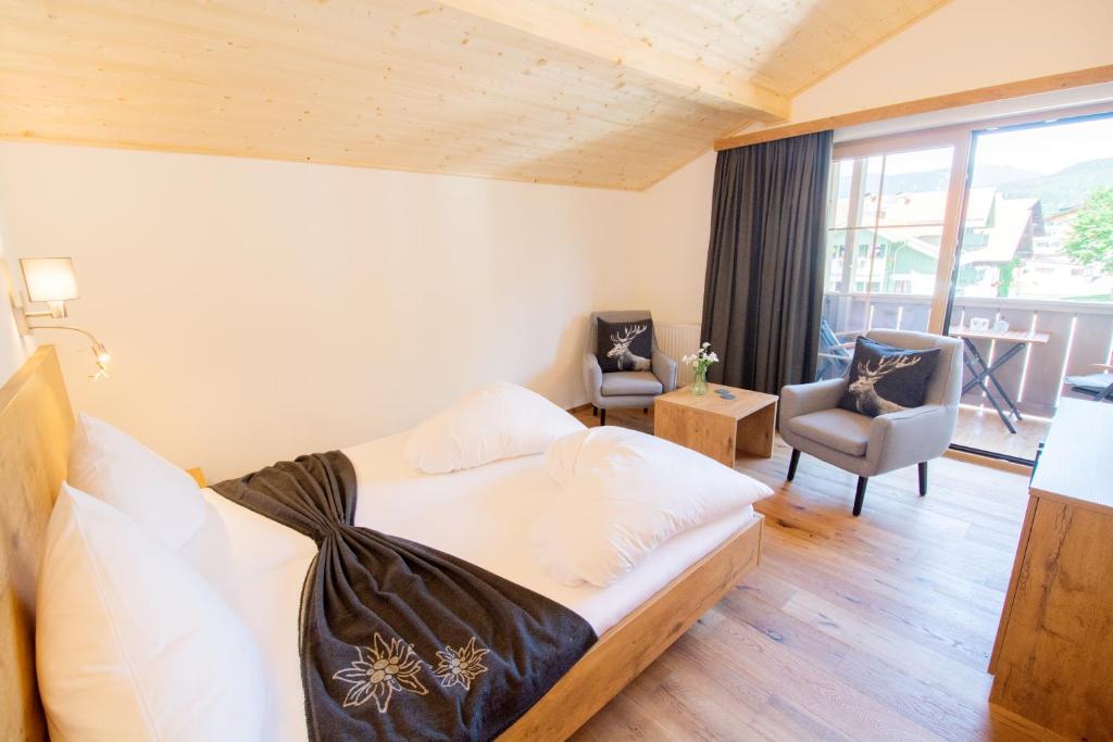 Posteľ alebo postele v izbe v ubytovaní Hotel zum Urviech -Erwachsenenhotel-
