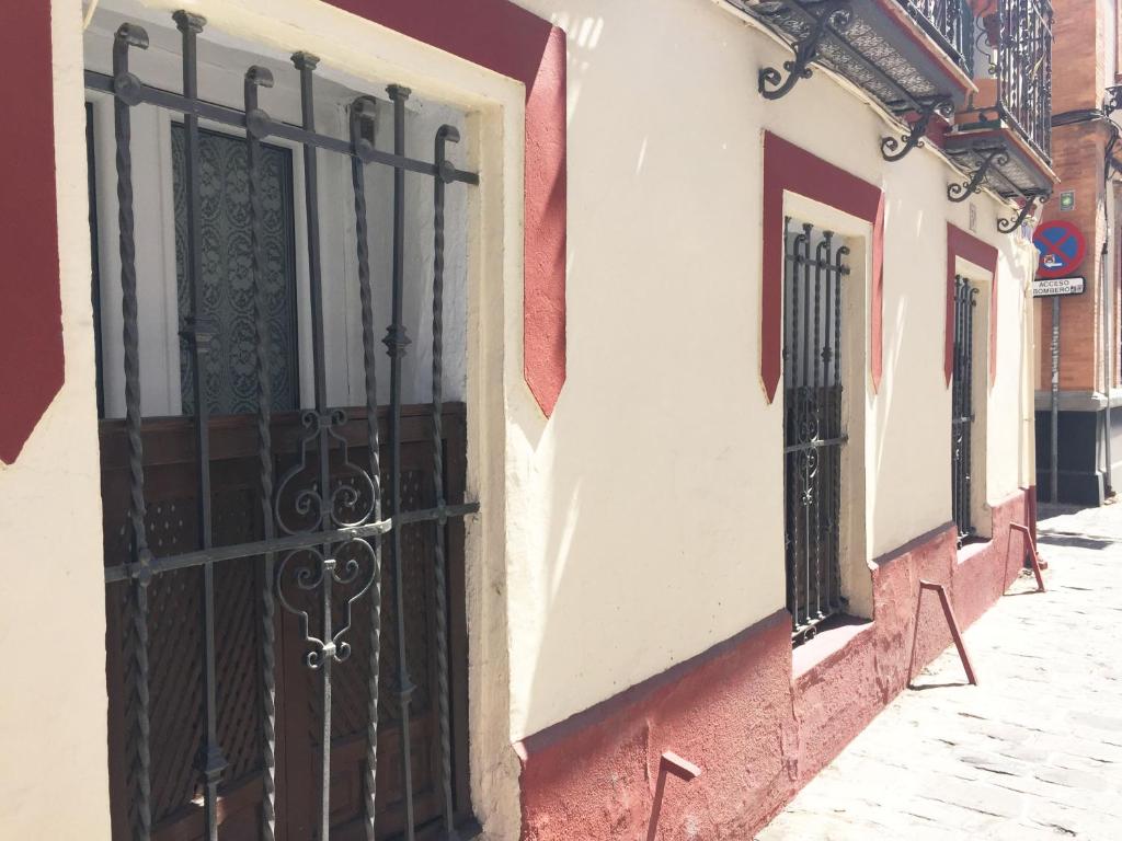 Imperial - Parking gratis, Seville – Updated 2023 Prices