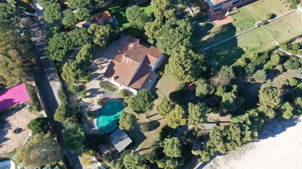 an overhead view of a house with trees and a yard at Villa Alma in Santa Margherita di Pula