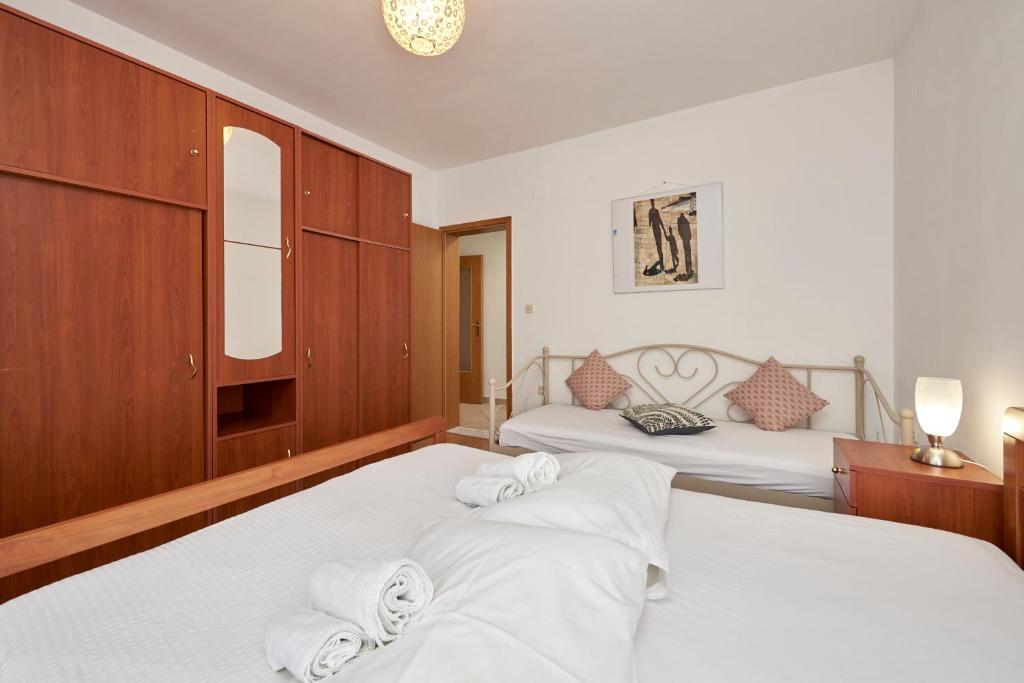 Posteľ alebo postele v izbe v ubytovaní Apartment Ugrina