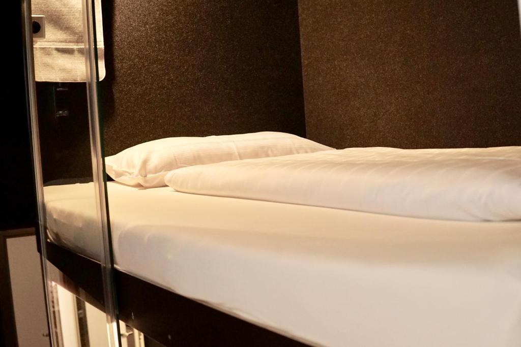 Postel nebo postele na pokoji v ubytování BoxHotel Hannover