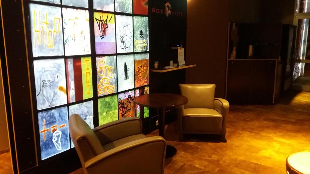 Posezení v ubytování BoxHotel Hannover