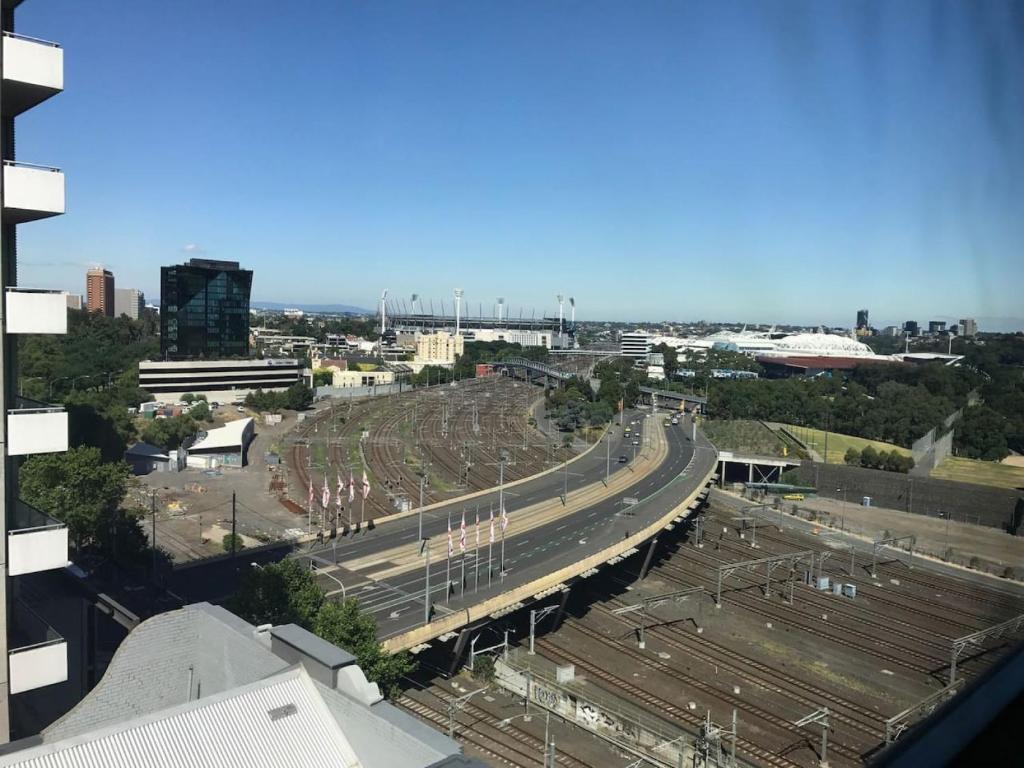 Pemandangan umum bagi Melbourne atau pemandangan bandar yang diambil dari apartmen
