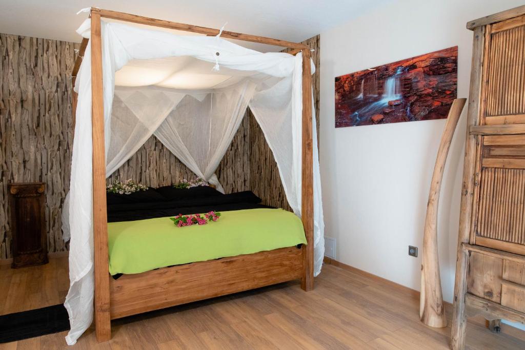 Postel nebo postele na pokoji v ubytování Apartment Schwarz Waldperle