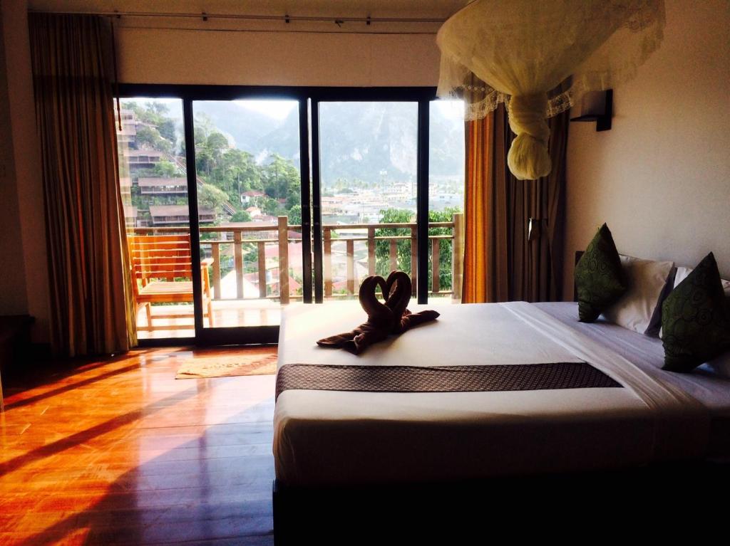 Letto o letti in una camera di Phitharom PP Resort