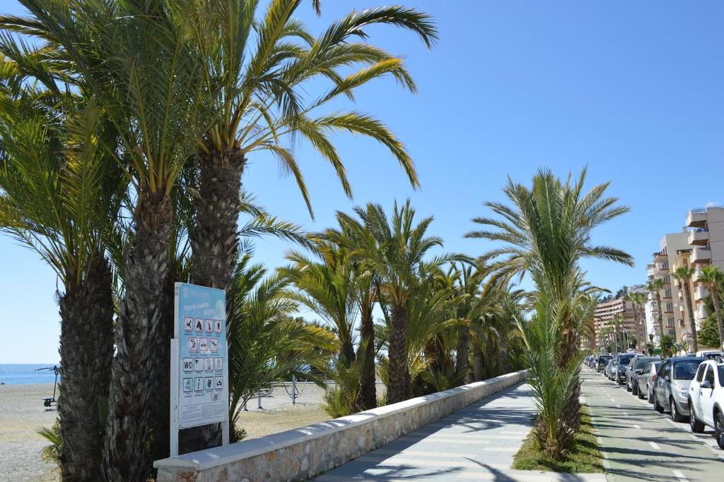 Fotografie z fotogalerie ubytování M&A Apartamento de Playa con Garaje v destinaci Almuñécar
