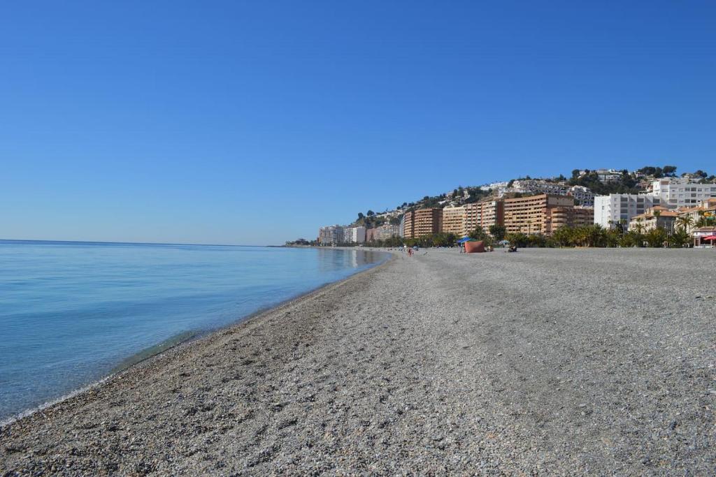 Fotografie z fotogalerie ubytování M&A Apartamento de Playa con Garaje v destinaci Almuñécar