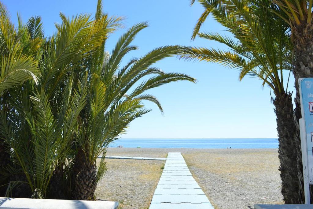 Fotografie z fotogalerie ubytování M&A Apartamento de Playa con Garaje v destinaci Almuñécar