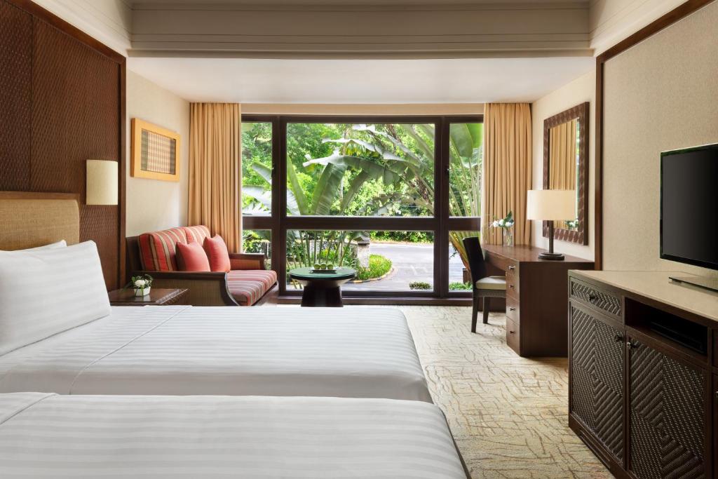 Postel nebo postele na pokoji v ubytování Shangri-La Rasa Sayang, Penang