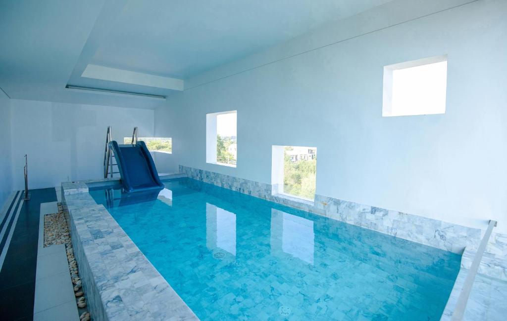 Bazén v ubytování Veranda Pool Villas & Suite nebo v jeho okolí
