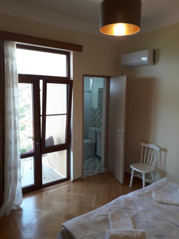 Postel nebo postele na pokoji v ubytování Omsi House