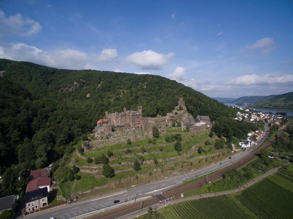 ブルグ ラインシュタイン Trechtingshausen 21年 最新料金 ブルグ ラインシュタイン Trechtingshausen 21年 最新料金