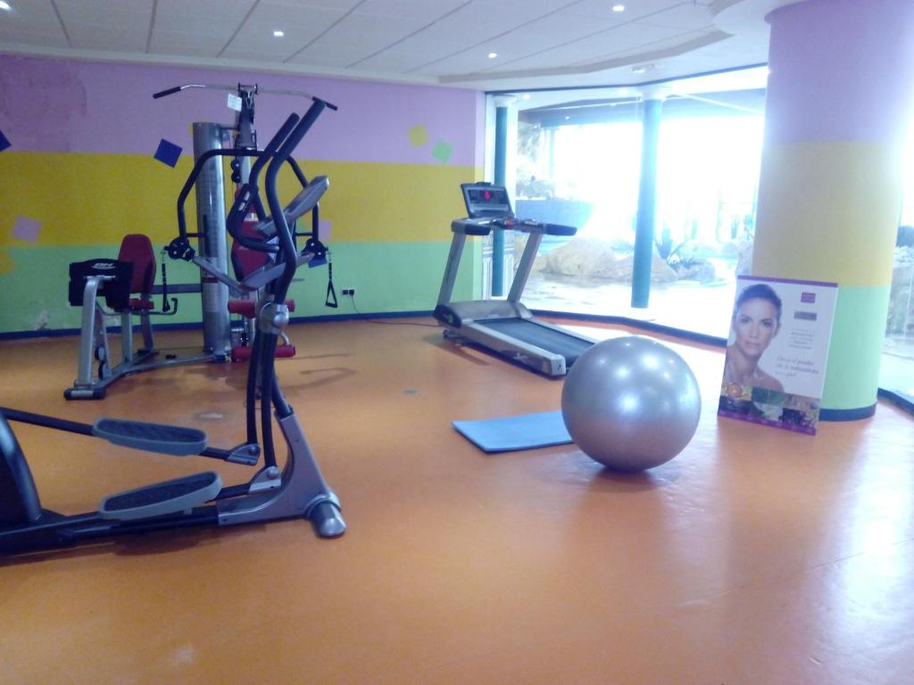 Fitness centrum a/nebo fitness zařízení v ubytování Beatriz Costa & Spa