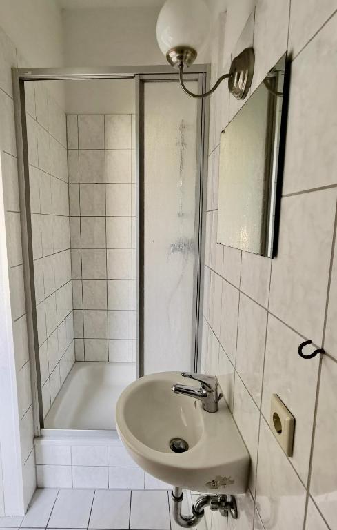Ein Badezimmer in der Unterkunft Pension Akropolis