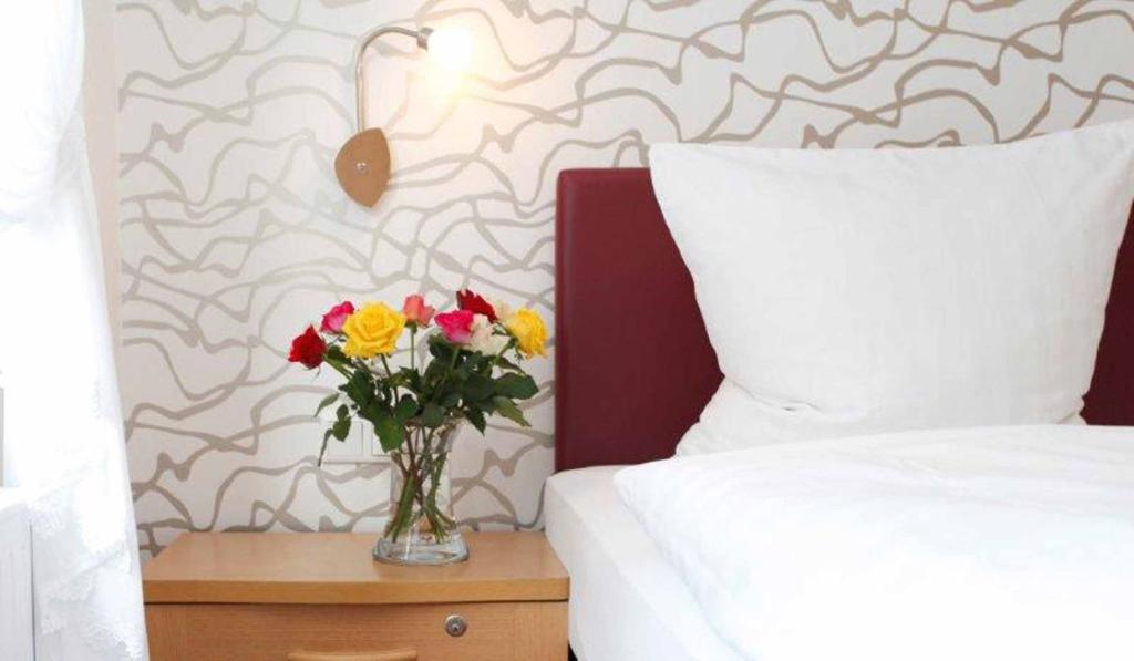 Postel nebo postele na pokoji v ubytování Pension Haus Astenblick