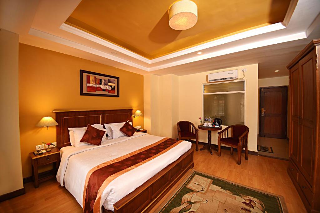 Postel nebo postele na pokoji v ubytování DOM Himalaya Hotel