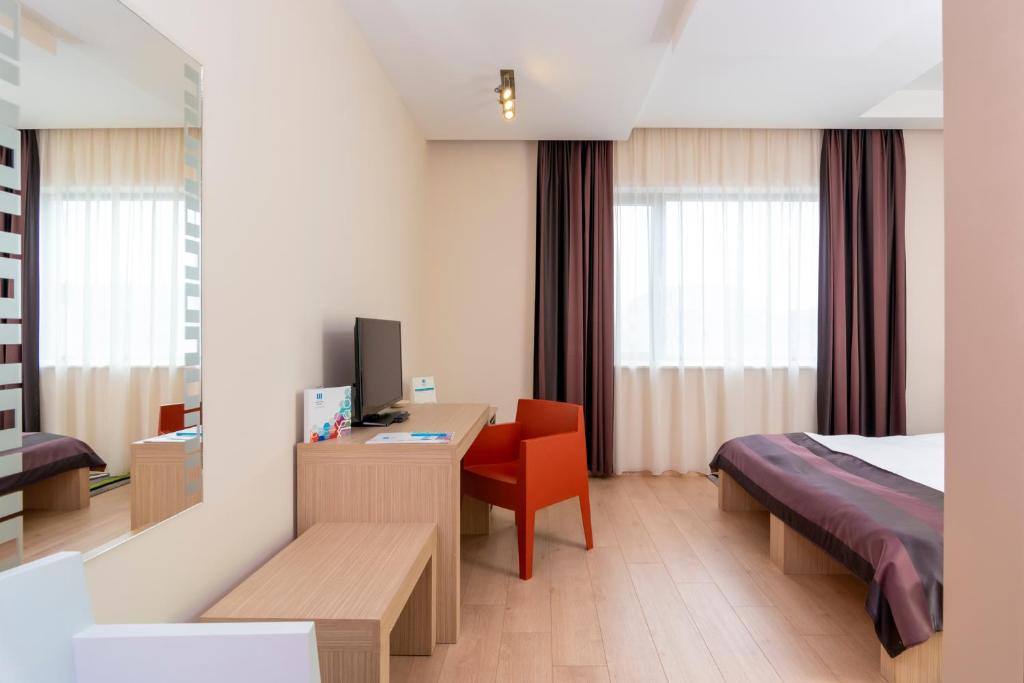 Postel nebo postele na pokoji v ubytování West City Hotel
