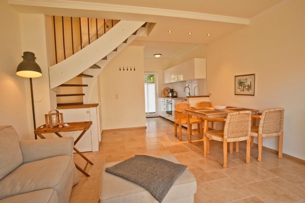 a kitchen and living room with a table and chairs at Ferienhäuser Südwind in Hiddensee