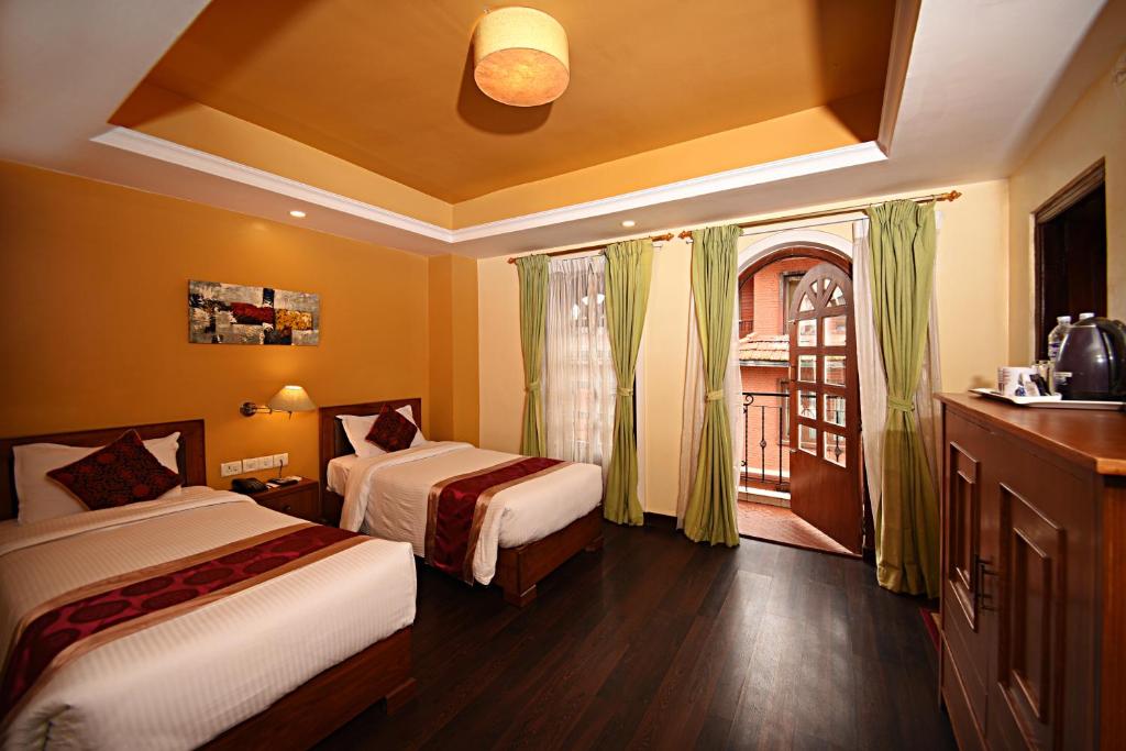 Postel nebo postele na pokoji v ubytování DOM Himalaya Hotel