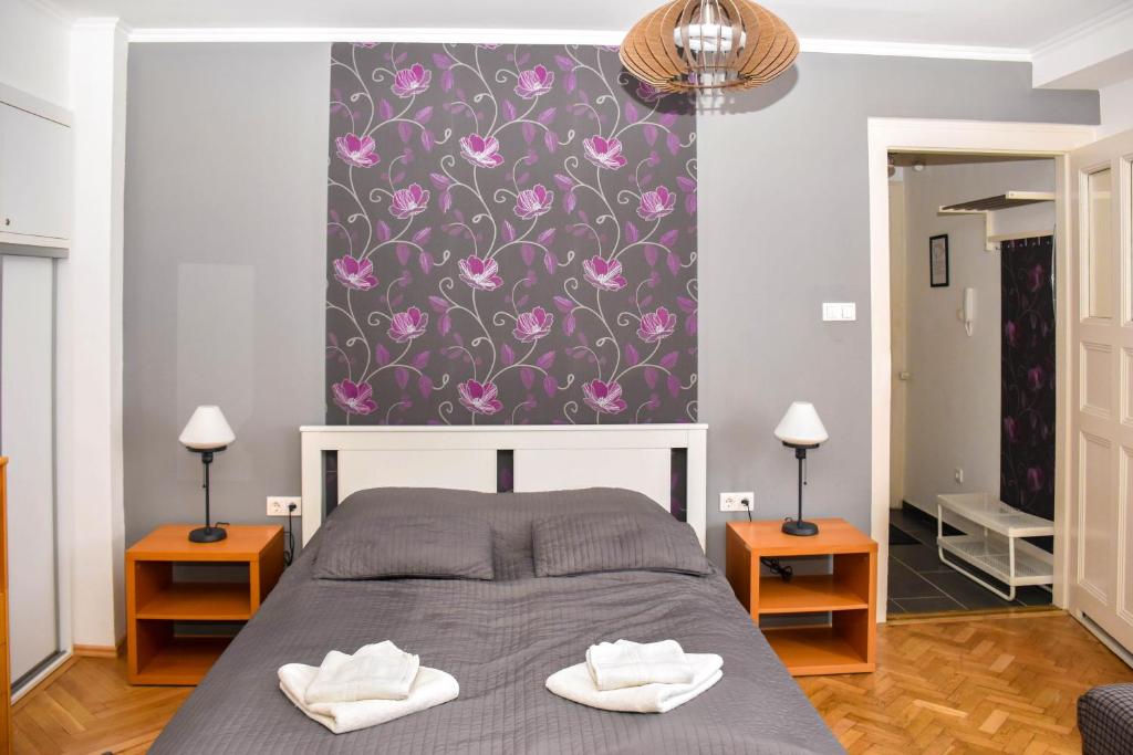 Posteľ alebo postele v izbe v ubytovaní Diamond Astoria Apartments