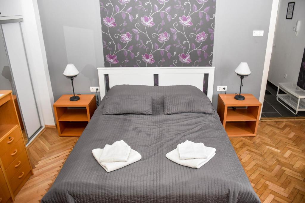Posteľ alebo postele v izbe v ubytovaní Diamond Astoria Apartments