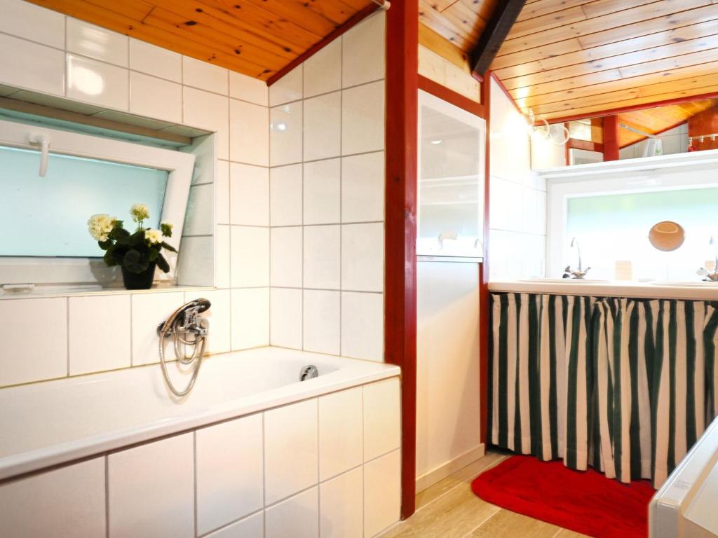 Postel nebo postele na pokoji v ubytování Chalet in Sougné near Forest & Heated Pool