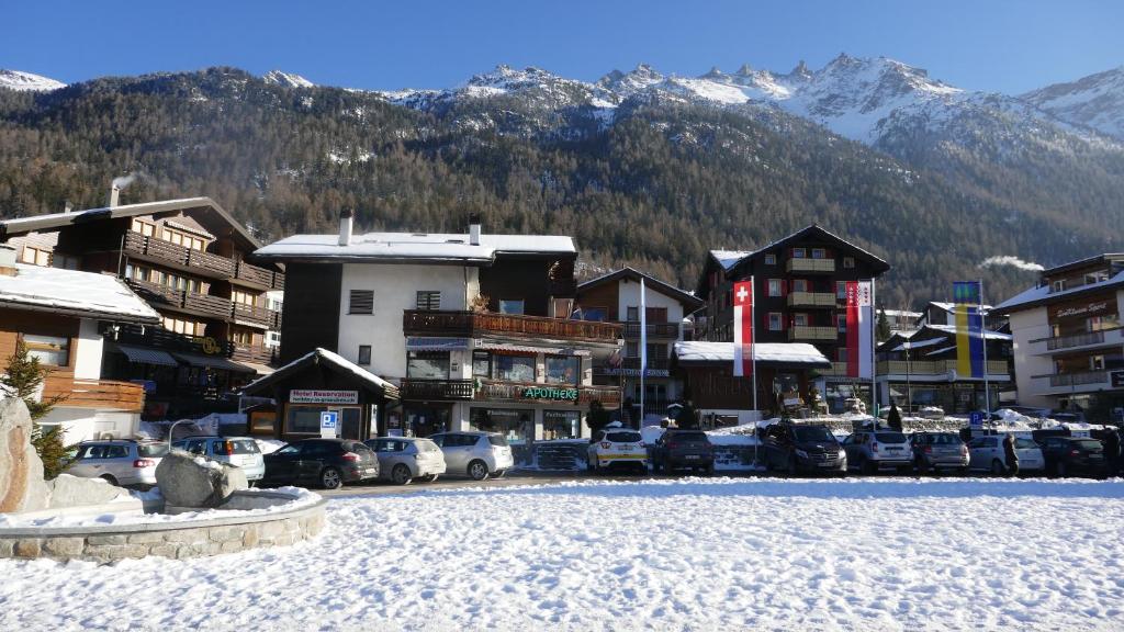 Utsikt mot fjell, enten fra leiligheten eller fra et annet sted