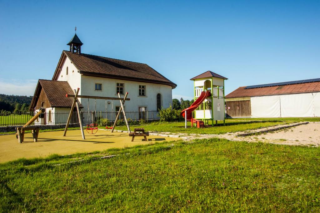 Herní místnost nebo prostor pro děti v ubytování La Caquerelle