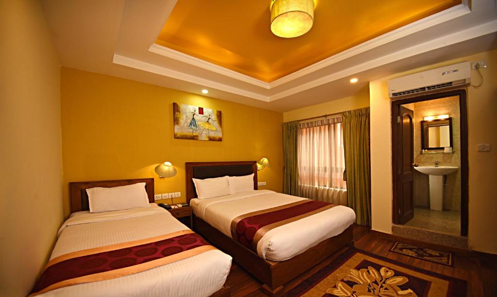 Postel nebo postele na pokoji v ubytování DOM Himalaya Hotel