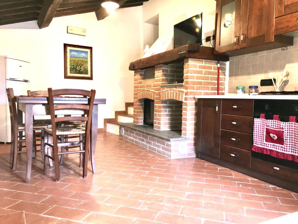 Kuchyň nebo kuchyňský kout v ubytování Agriturismo podere Casano