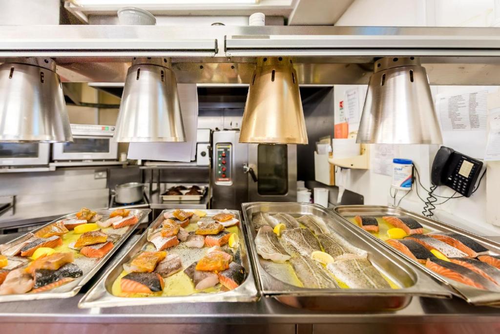 Mat på hotellet eller i nærheten