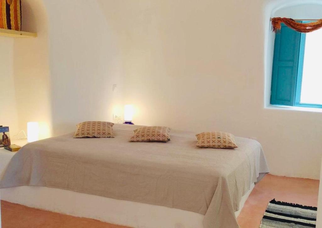 Letto o letti in una camera di Santorinio Yellow House