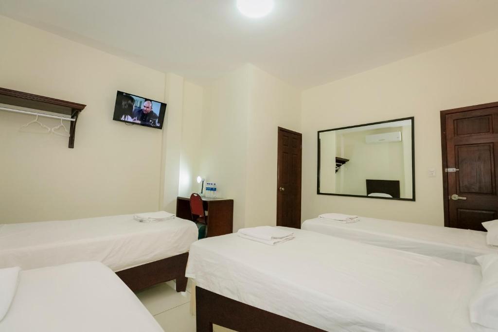 Hotel Mediterraneo Inn - 四重群