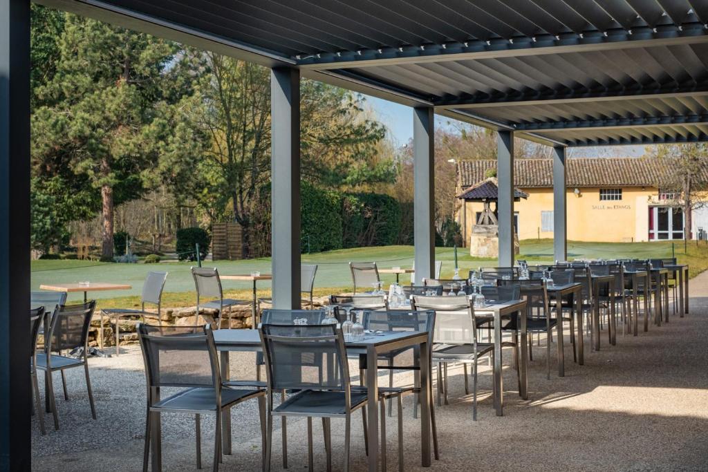 Domaine du Gouverneur, Hôtel, Restaurant & Golf, Monthieux – Updated 2023  Prices