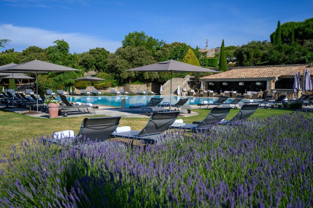 Bazén v ubytování Hotel Les Bories & Spa nebo v jeho okolí