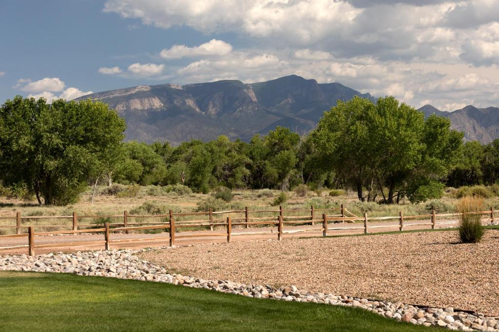 Hyatt Regency Tamaya South Santa Fe - Queen Room With Two Queen Beds And Mountain View