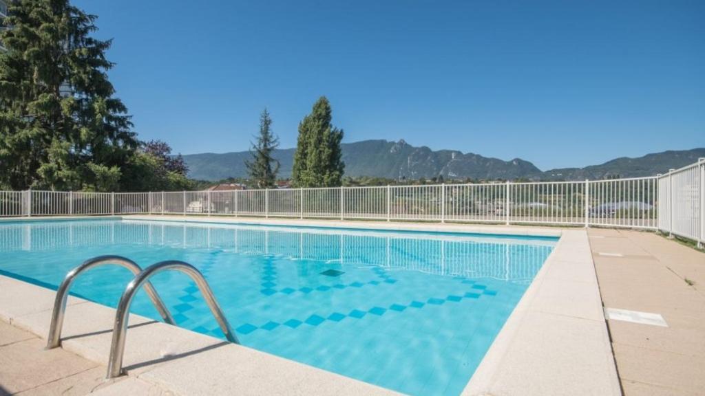 Πισίνα στο ή κοντά στο Studio moderne,parking,piscine,tennis,terrasse.