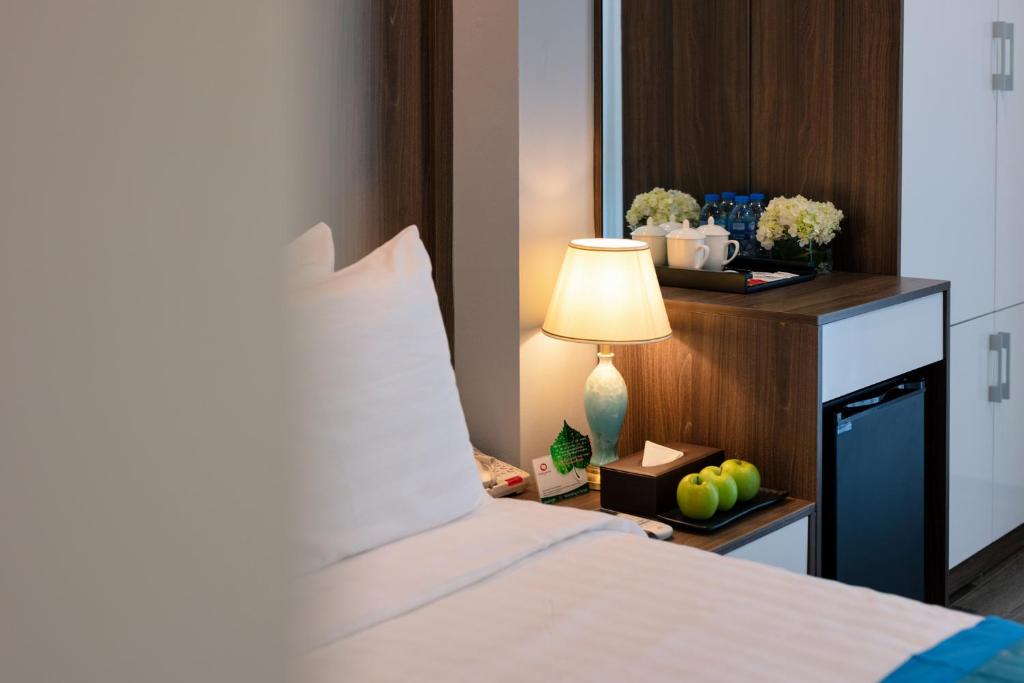Postel nebo postele na pokoji v ubytování Grand Dragon Hotel Hanoi