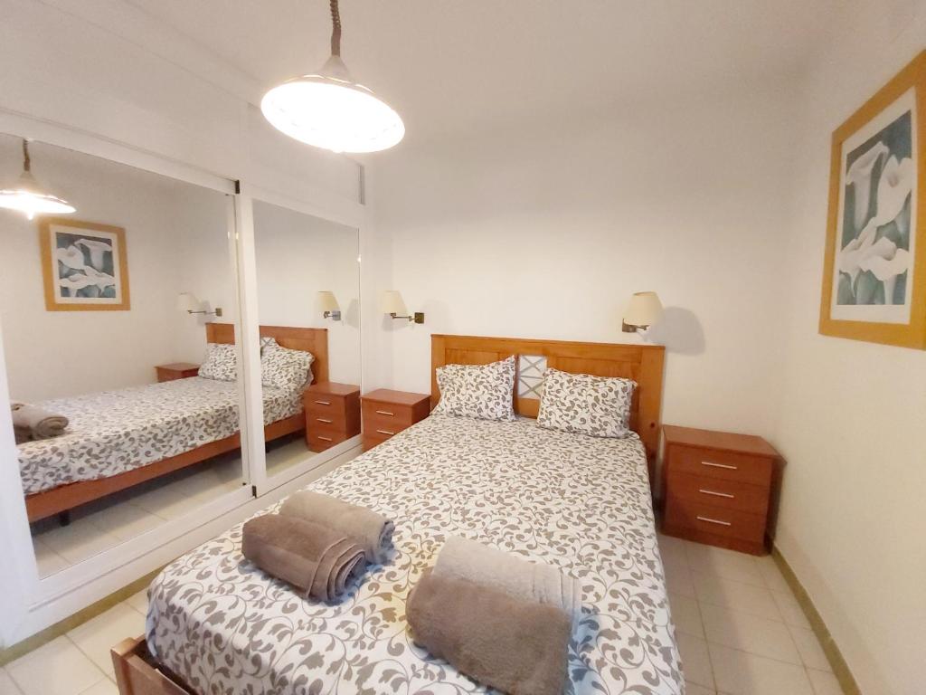 Postel nebo postele na pokoji v ubytování Casa Costa Calma, internet fibra, aire acondicionado, 8 personas
