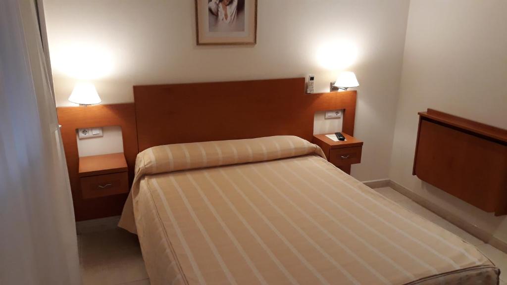 A bed or beds in a room at Hostal Forum