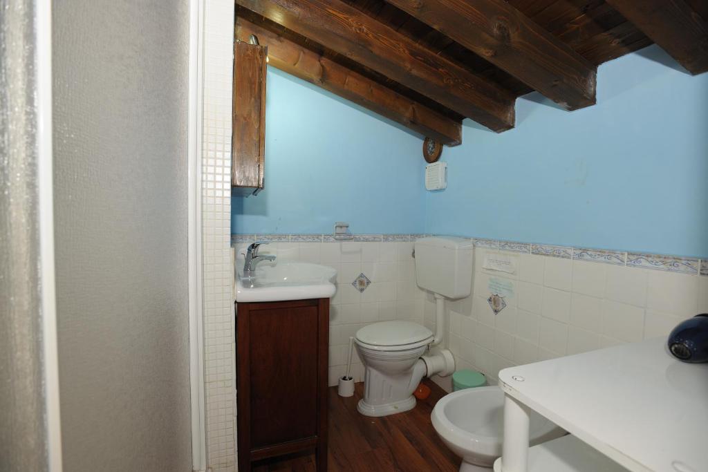 A bathroom at Arco Ubriaco