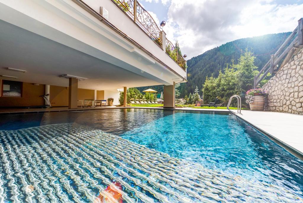 Bazén v ubytování Hotel Muliac nebo v jeho okolí