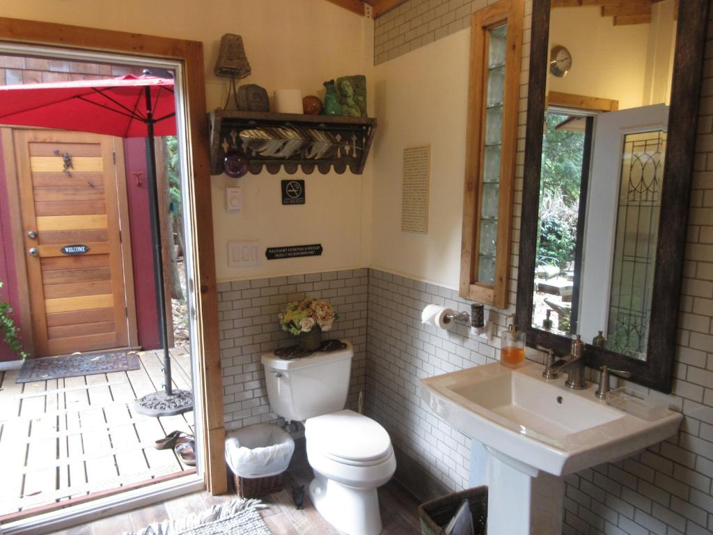 a bathroom with a toilet and a sink at Magnolia Petal in Ganges