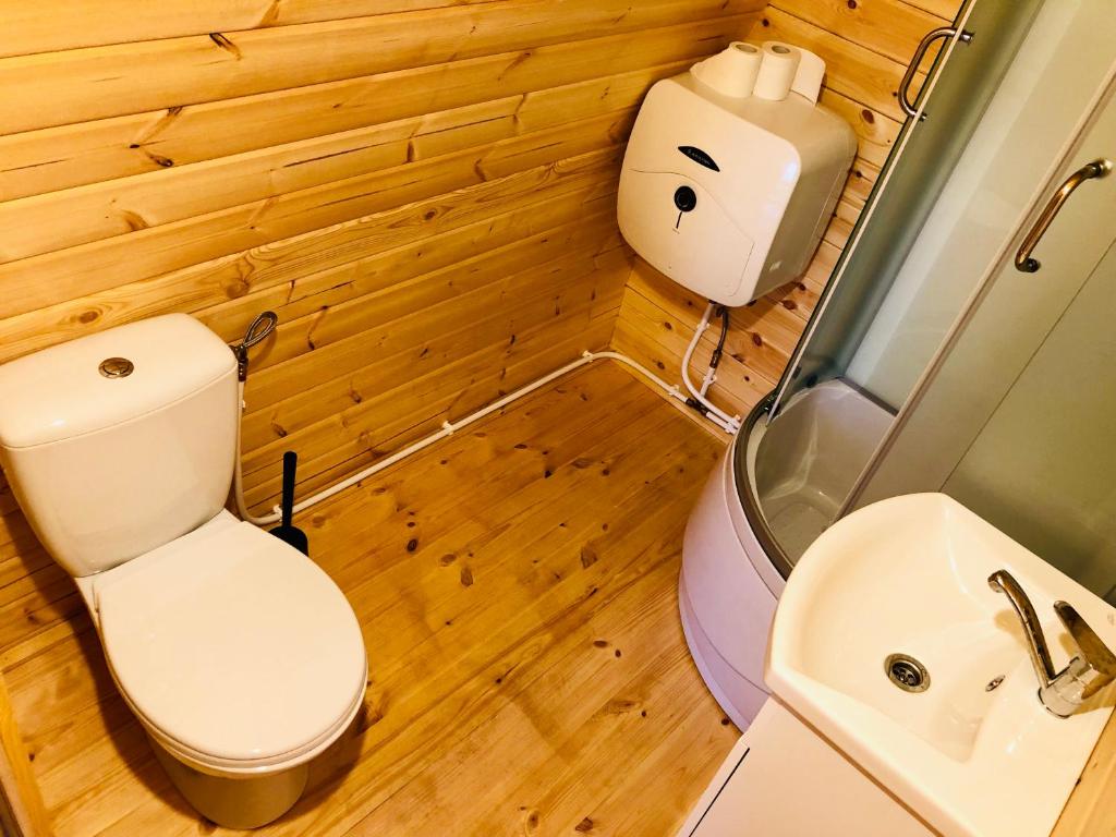 Vonios kambarys apgyvendinimo įstaigoje Luxury Camping POD