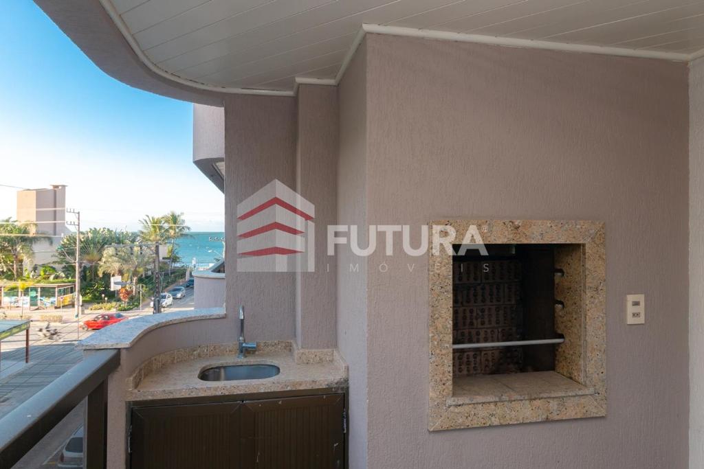  LA040E - Apartamento em Bombas