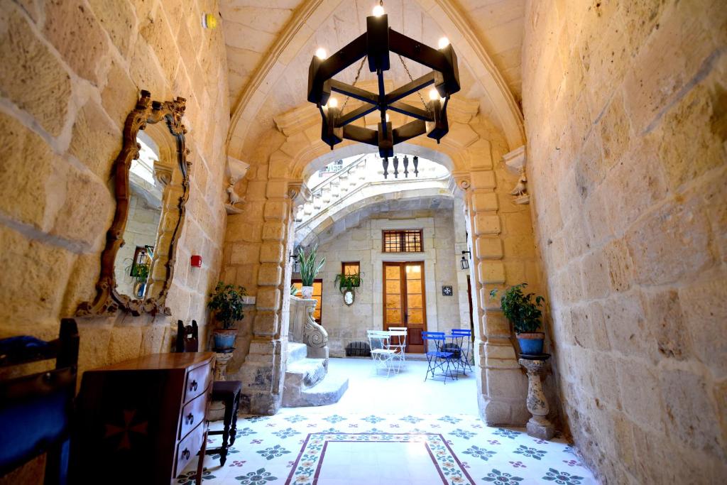 a hallway with an archway in a building at The Lodge in Cospicua