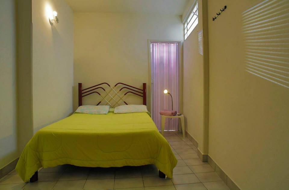 En eller flere senger på et rom på Hotel Samambaia